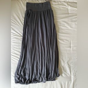 Women’s grey maxi skirt with pockets. Size small.